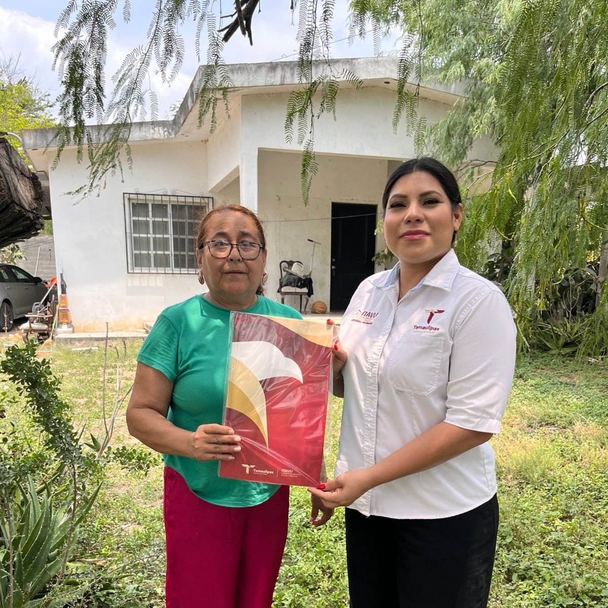 ITAVUTamps's tweet image. Atendiendo las indicaciones del Gobernador
@Dr_AVillarreal,  y con el liderazgo del Director General, Manuel Treviño Cantú, el #ITAVU entregó escrituras en #SanFernando brindando certeza jurídica y seguridad patrimonial a más familias tamaulipecas. #Tamaulipas #Escrituras