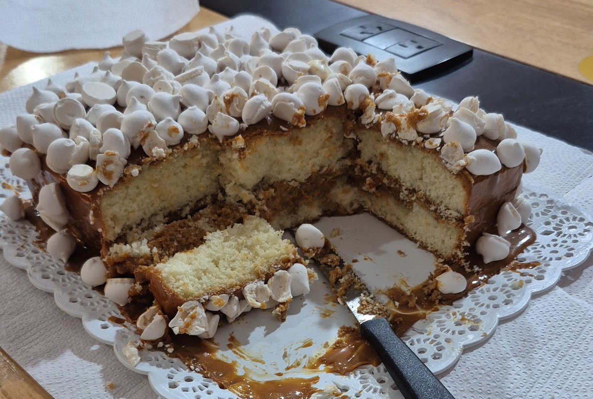 Hay que reivindicar, siempre, la clásica y sencilla -pero fabulosa- torta de cumpleaños.
Lo viejo funciona.