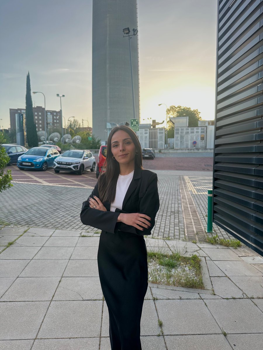 laurapaviatv's tweet image. Esta foto muestra una pequeña parte del Pirulí 👀. Igual que la televisión muestra una pequeña parte de todo el trabajo que hay detrás 🔎. Mucho esfuerzo para un resultado a la altura de la información 💪🏼📺. 

#Canal24Horas #TVE #Rigor #Periodismo #Información