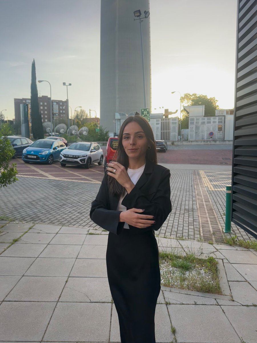 laurapaviatv's tweet image. Esta foto muestra una pequeña parte del Pirulí 👀. Igual que la televisión muestra una pequeña parte de todo el trabajo que hay detrás 🔎. Mucho esfuerzo para un resultado a la altura de la información 💪🏼📺. 

#Canal24Horas #TVE #Rigor #Periodismo #Información