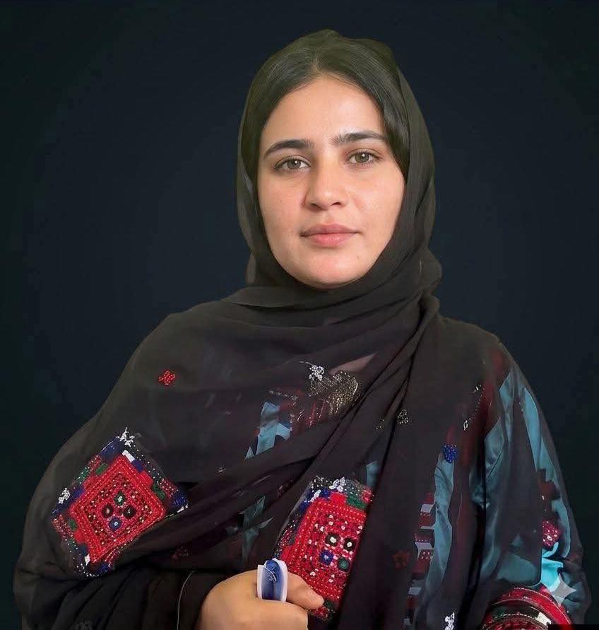 Shamim_Satakzai's tweet photo. کل 27/4/2026میری بہن گل ذادی کو ایک اور جھوٹے مقدمے میں تیسری مرتبہ سیشن کورٹ میں پیش کیا گیا۔ اس پیشی کے موقع پر خاندان کو ان سے ملنے نہیں دیا گیا، وکلاء کو ہراساں کیا گیا اور میڈیا کو بھی رسائی نہیں دی گئی، جو کہ ایک انتہائی تشویشناک عمل ہے۔
​بحیثیت خاندان، ہمیں ان کی زندگی https://t.co/01G56t4UYc