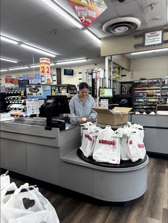 RCSTNCTE1's tweet photo. This student is strengthening their essential workplace readiness skills—like organization, efficiency, attention to detail, and responsibility—by preparing her checkout station to ensure smooth, high-quality customer service. Shaping confident, capable future professionals! https://t.co/bC7K2nRABa