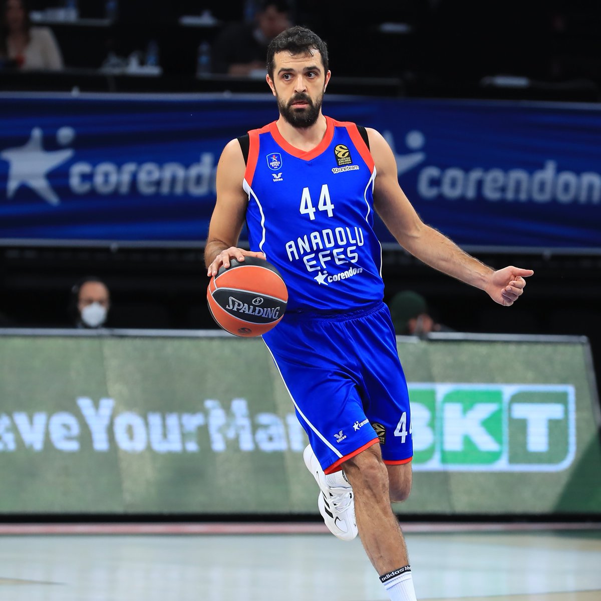 EurohoopsTR's tweet photo. 👀 "Ergin Ataman'ı tanıyorum, Panathinaikos şampiyonluğun favorisi"

🎙️ Krunoslav Simon, yaklaşan EuroLeague Playoffları hakkında konuştu:

"Ligi yedinci bitirmiş olsalar da Panathinaikos'un şampiyonluk için en büyük favori olduğuna eminim.

Elbette Valencia inanılmaz bir sezon geçiriyor, harika bir takımlar. Ancak Ergin Ataman'ın kim olduğunu biliyorum, Panathinaikos'un ne kadar güçlü olduğunu biliyorum.

Ayrıca Final Four'a kalmaları halimde çok büyük bir avantaja sahip olacaklar. Final Four'u kendi evlerinde, OAKA'da oynayacaklar.

Açıkçası Final Four'a kaldıkları takdirde onları yenmek çok ama çok zor olacak."