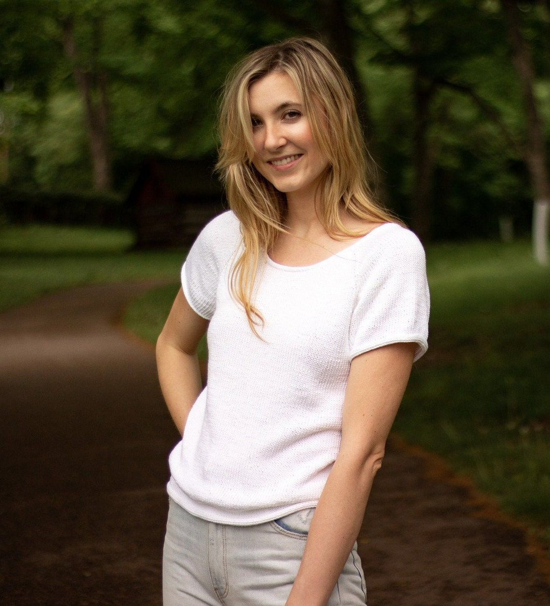 knithacker's tweet image. The Plain White Tee ... A Perfect Wardrobe Staple ... Two Patterns, One Knit &amp;amp; One Crochet: 👉 knithacker.com/2023/04/the-pl… #knitting #crochet