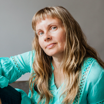 PodcastGuests's tweet image. Lorna Rose is a #writer, #speaker, mama to young children. She can discuss overcoming adversity, joining AmeriCorps, writing, motherhood, neurodiversity, and ACEs. Book her on your podcast. podcastguests.com/expert/lornaro…