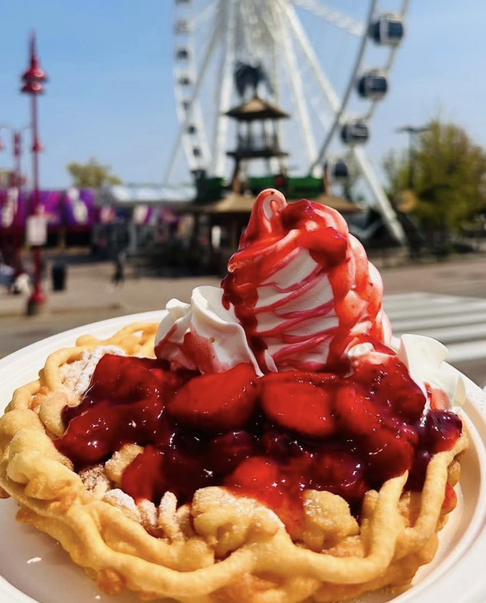 cliftonhillfun's tweet photo. Treats. Treats. Treats. 🍦🍫🍰
What's your must have sweet treat when visiting Clifton Hill?
#CliftonHill #NiagaraFallsCanada #FunnelCake #NiagaraFallsDesserts https://t.co/fHyxunD0fF