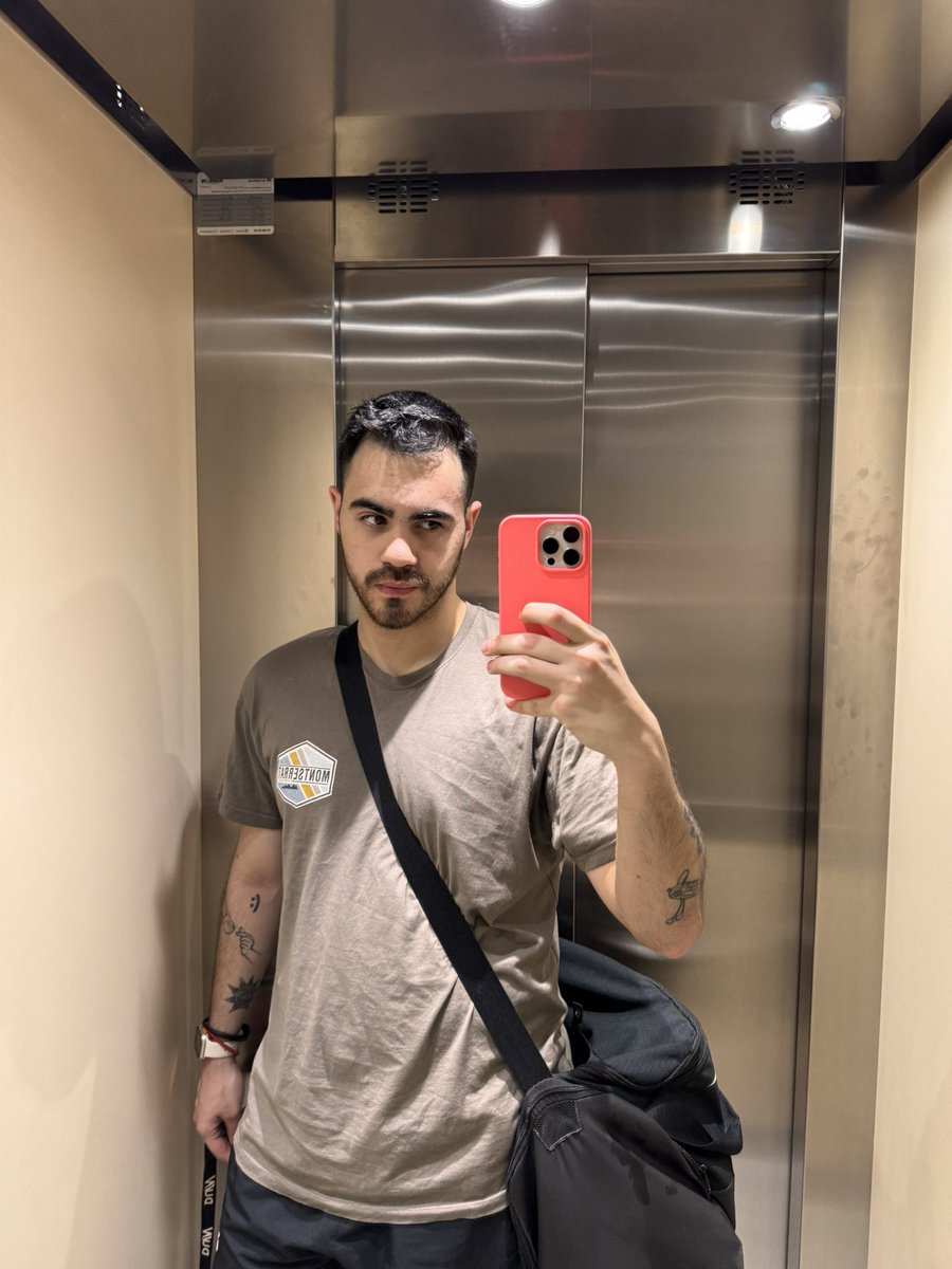 Pollo🐣 tweet media