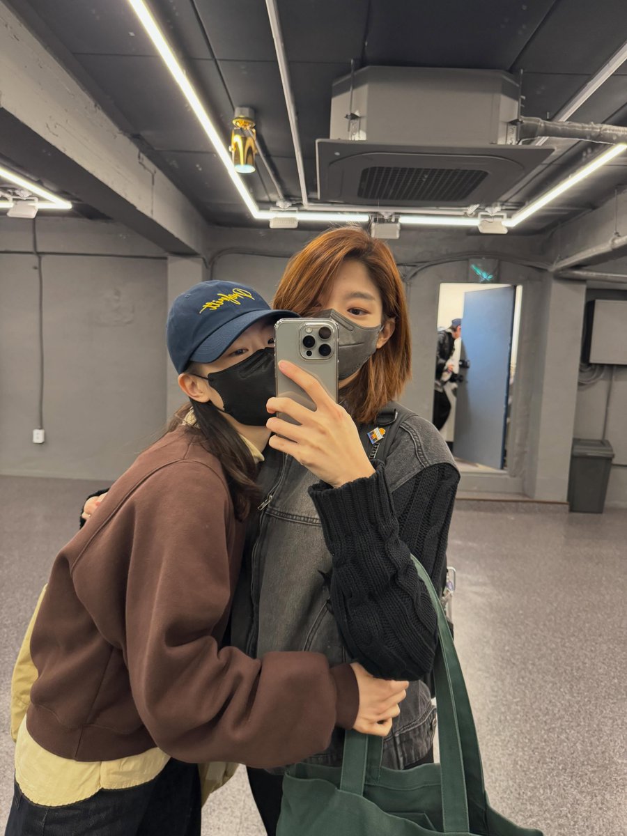 260415 김서연 배우님 인스타그램 (1)

폭풍의 언덕과 캐thㅓ린 그리고
곽지수와 두번 째 작품🌫️

#폭풍의언덕 #연극 #리딩 #뮤즈엣

 #인션타그램