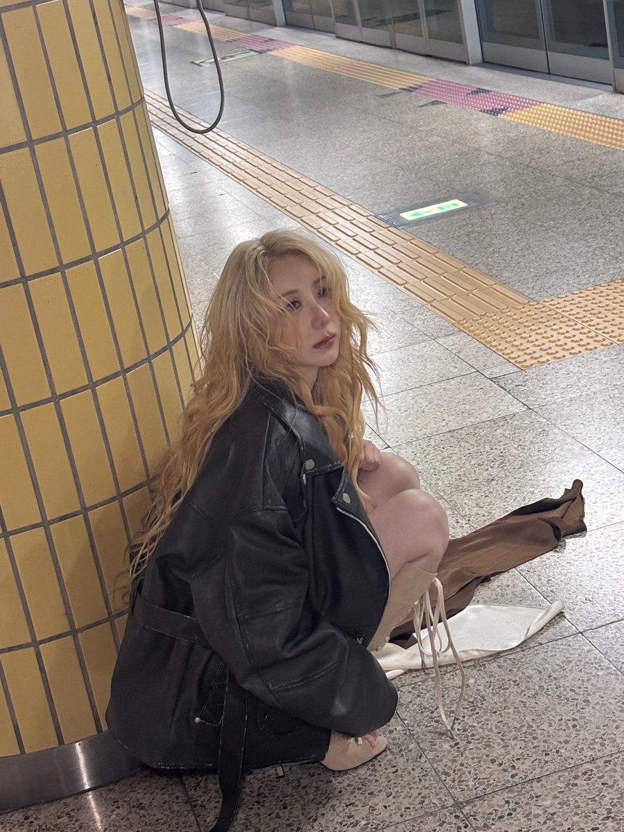 AllAboutLCY's tweet image. Lee Chaeyeon @/chaestival_ IG Post (4/5)

🔗 instagram.com/p/DXrV7JwgTrM/

“이제 시작🙊
[Till I Die] is out. hope you‘ll love it!”

🎵 LEE CHAEYEON - No Tears On The Dancefloor

#이채연 #채연 #LEECHAEYEON #CHAEYEON @official_LCY @cc_chaeyeon2