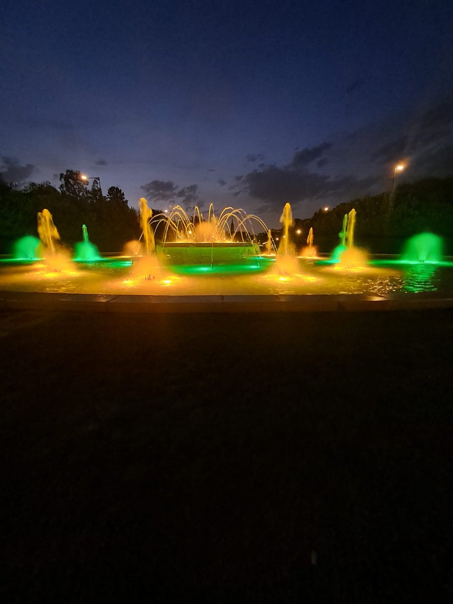 FQAragon's tweet photo. 💚🧡 Aragón se ilumina por el Día Nacional de la Fibrosis Quística

🏛️ Aljafería, Parque Grande y GranCasa
🏛️ Pancarta en Teruel
🚌 +150 carteles en buses
📺 Mupis digitales el 22/04
También en medios como Aragón Digital
🙏 Gracias a todos por visibilizar la FQ
#DíaNacionalFQ https://t.co/E0X7fRINyk