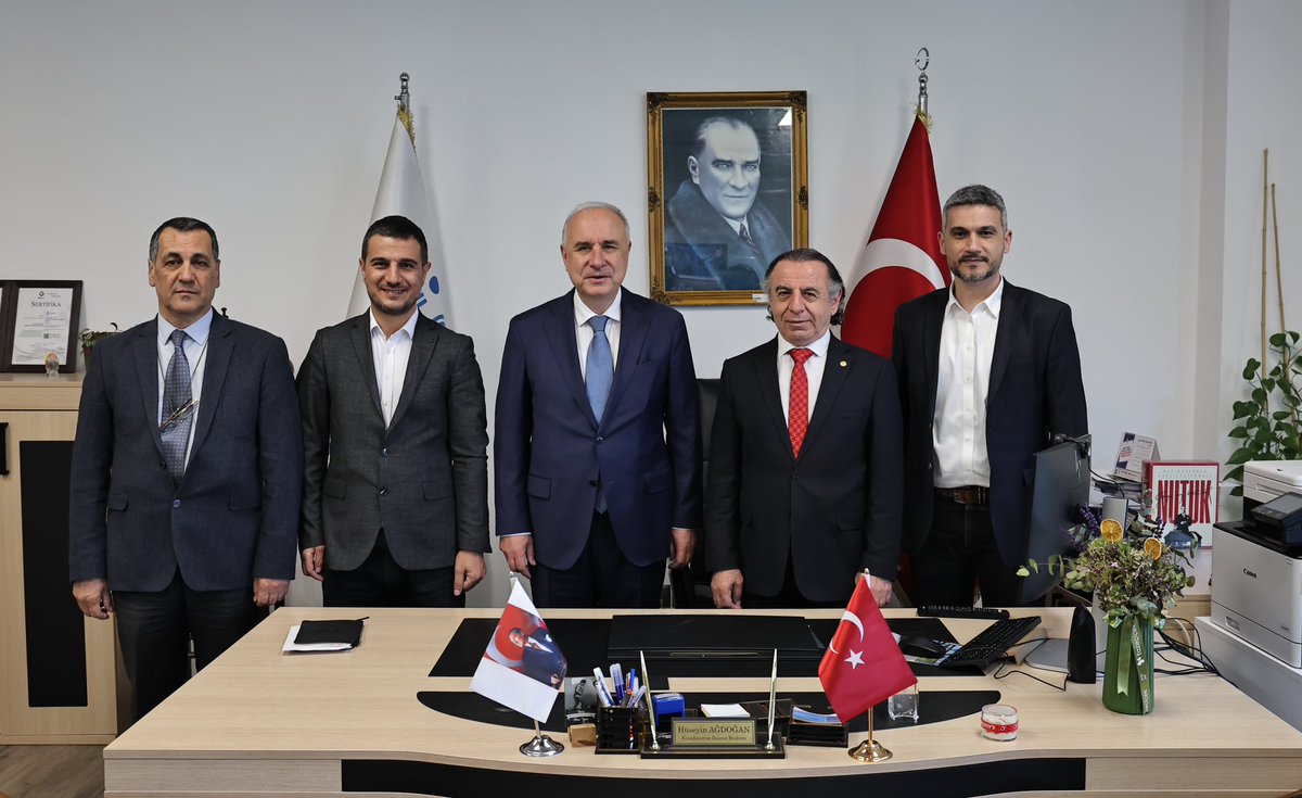 SafakBasa's tweet photo. 📌 Haftalık Yönetim Kurulu Toplantımızı Kanalizasyon ve Su İsale Daireleri Hizmet Binamızda gerçekleştirdik. Devam eden çalışmalarımızı ve yeni yatırımlarımızı kapsamlı şekilde ele aldık. 

🤝 Toplantımızın ardından göreve yeni atanan Kanalizasyon Dairesi Başkanımız Hüseyin Ağdoğan, Su İsale ve Dağıtım Dairesi Başkanımız Celal Köse ile Avrupa Su İsale Şube Müdürümüz Süha Murat Özen’i ziyaret ederek başarı dileklerimi ilettim.