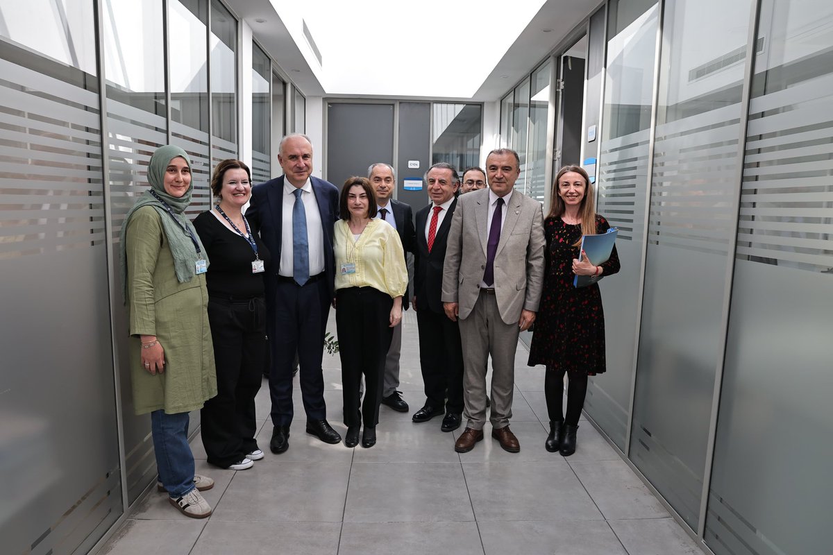 SafakBasa's tweet photo. 📌 Haftalık Yönetim Kurulu Toplantımızı Kanalizasyon ve Su İsale Daireleri Hizmet Binamızda gerçekleştirdik. Devam eden çalışmalarımızı ve yeni yatırımlarımızı kapsamlı şekilde ele aldık. 

🤝 Toplantımızın ardından göreve yeni atanan Kanalizasyon Dairesi Başkanımız Hüseyin Ağdoğan, Su İsale ve Dağıtım Dairesi Başkanımız Celal Köse ile Avrupa Su İsale Şube Müdürümüz Süha Murat Özen’i ziyaret ederek başarı dileklerimi ilettim.