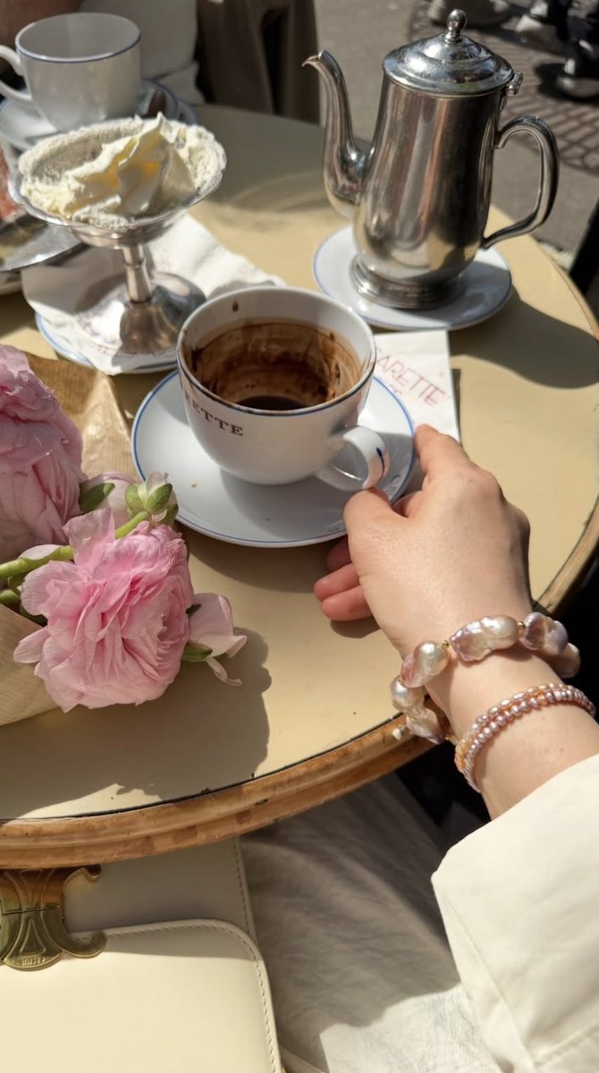 pearlandrose_je's tweet photo. ışıltıın en pembe haline tanık oluyoruz🫠🥺
#pink #barok #inci #paris #kahve ✨ https://t.co/0ExSS5azNq