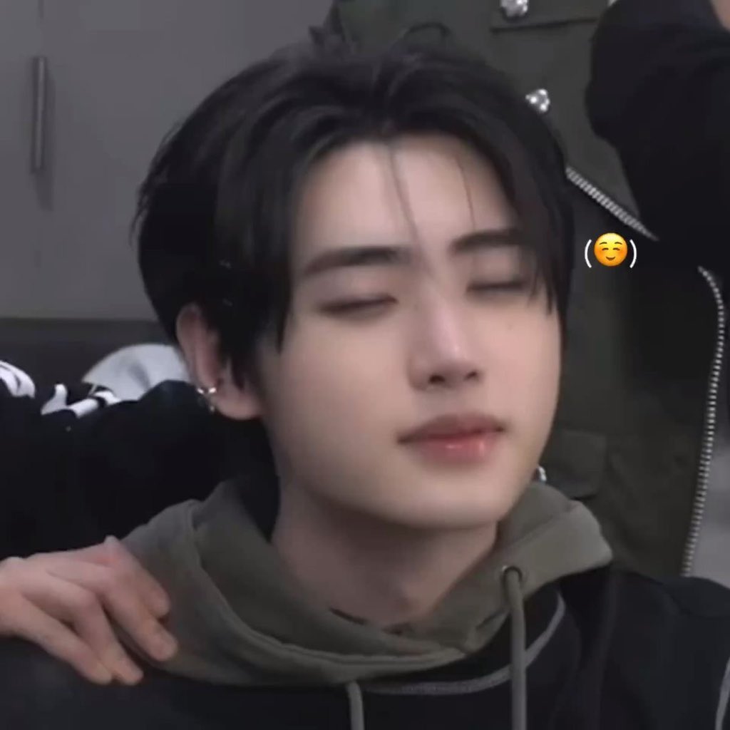 Soh .⋆♱ OT7 tweet media