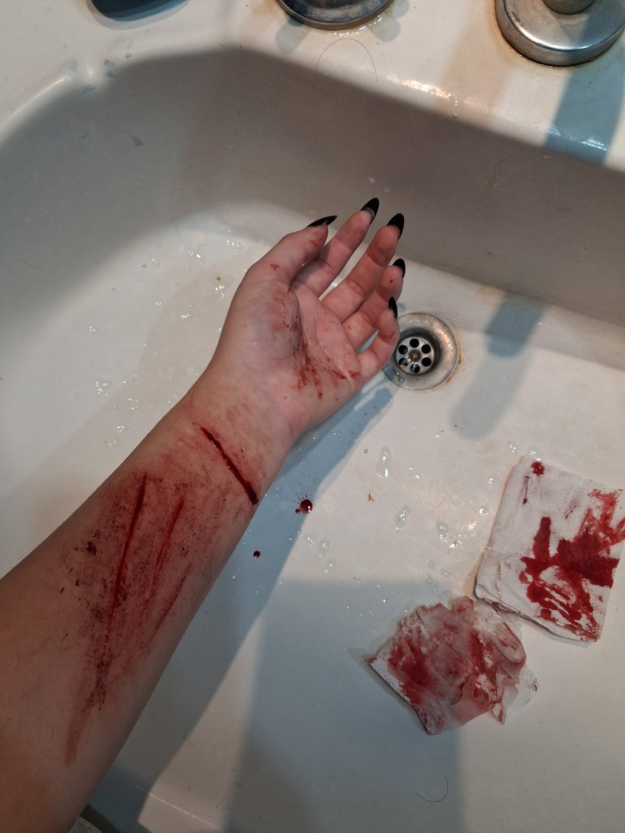 (҂°ロ°) 🖤 tweet media