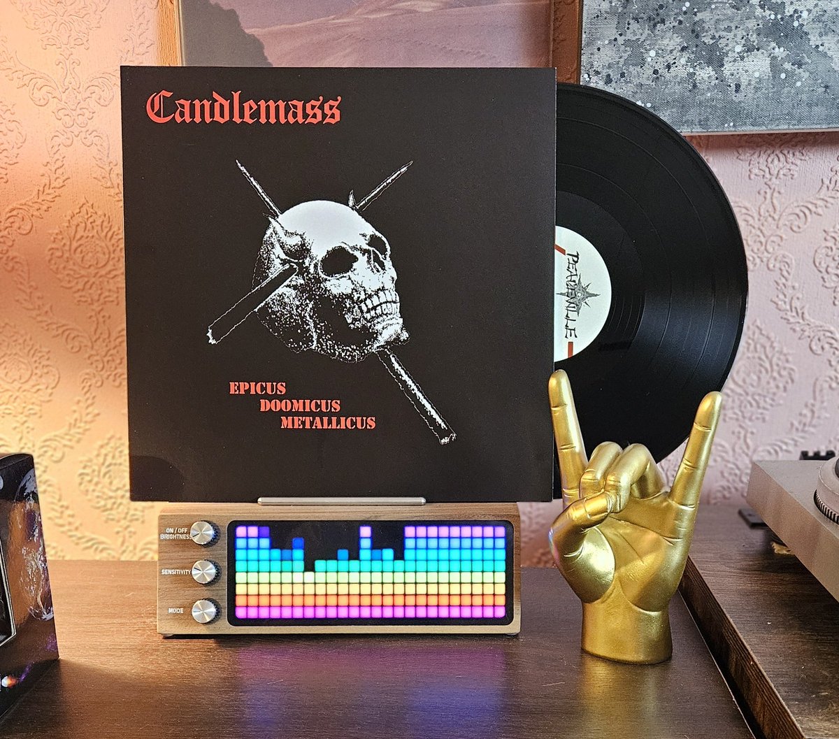 VinylHaggis's tweet image. Spinning the debut album 'Epicus Doomicus Metallicus' by one of the "big four" of doom metal Candlemass 🔥🤟 

#vinylrecords #vinylcollection #vinylcommunity #nowspinning #candlemass #doommetal