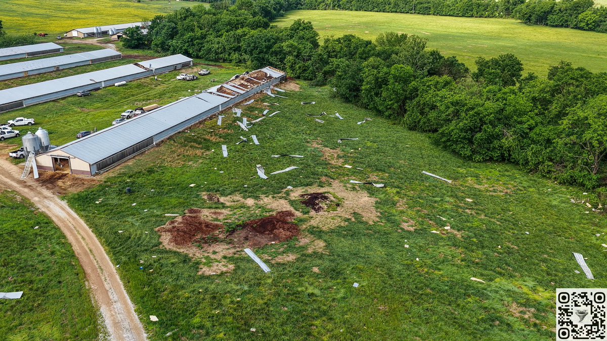 brianemfinger's tweet image. Tornado damage south and southeast of Mountain View, Arkansas from last nights storms. #arwx #tornado #arkansas @NWSLittleRock