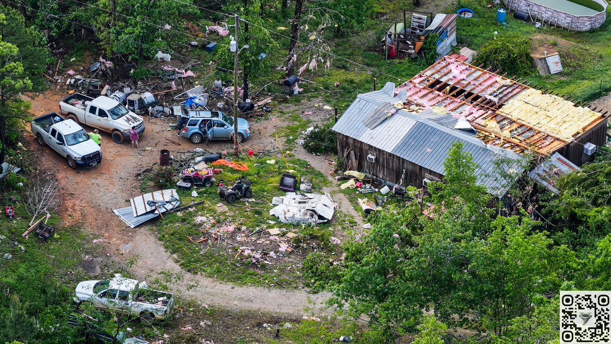brianemfinger's tweet image. Tornado damage south and southeast of Mountain View, Arkansas from last nights storms. #arwx #tornado #arkansas @NWSLittleRock