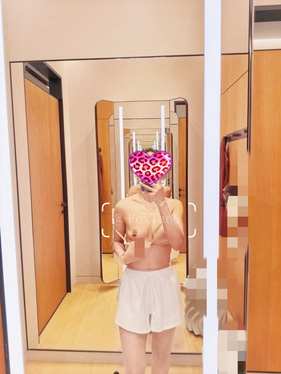 FoxTao6's tweet photo. 今年酷爱紫色和豹纹，
一个贴纸满足了我所有的需求，
我的要求不高吧 https://t.co/ry7Os6bPw2