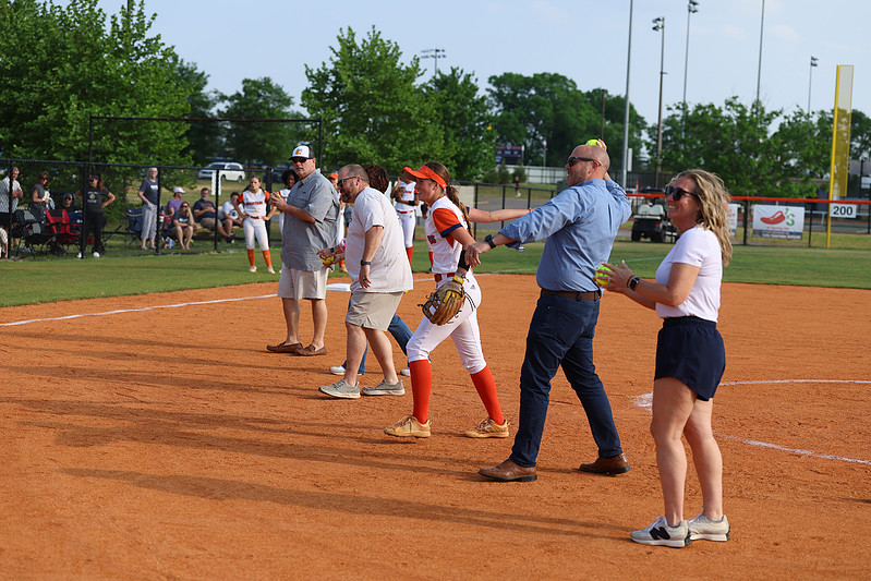 Summit Softball tweet media