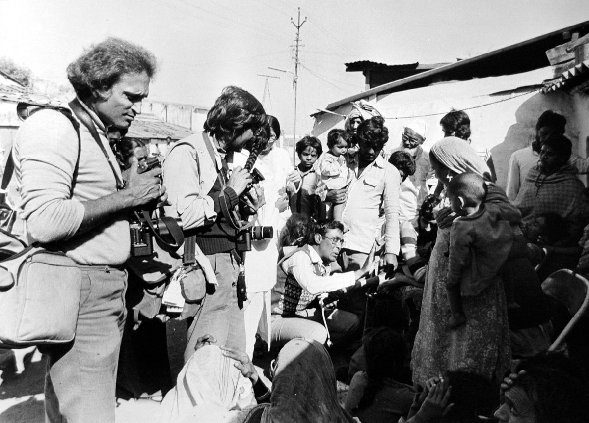 Raghu Rai in Bhopal after Union Carbide gas leak in December 1984. Photo by Mukesh Parpiani.