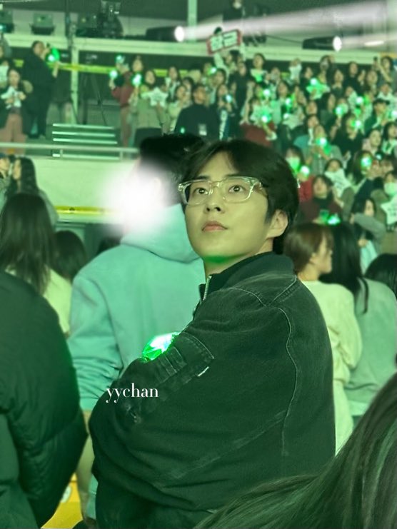 ra ❄️ tweet media