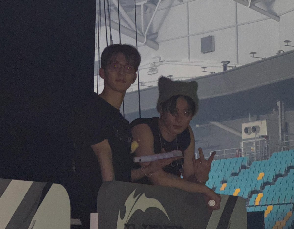 밤지 tweet media