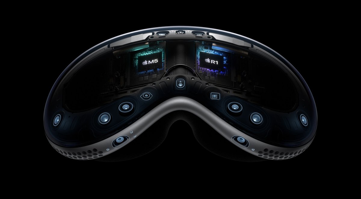 MacRumors's tweet image. Apple Vision Pro Used in World-First Cataract Surgery macrumors.com/2026/04/28/app…