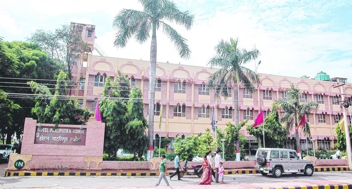 🚨Kumar Infra Hotel Pvt. Ltd. has applied for EC for the redevelopment of Hotel Patliputra Ashok into a modern hotel-cum-commercial project.

Location: Beerchand Patel Path, Patna

Basement + Lower Ground + Ground + 10 Floors
Hotel Rooms: 150
Total Car Parking: 272 cars