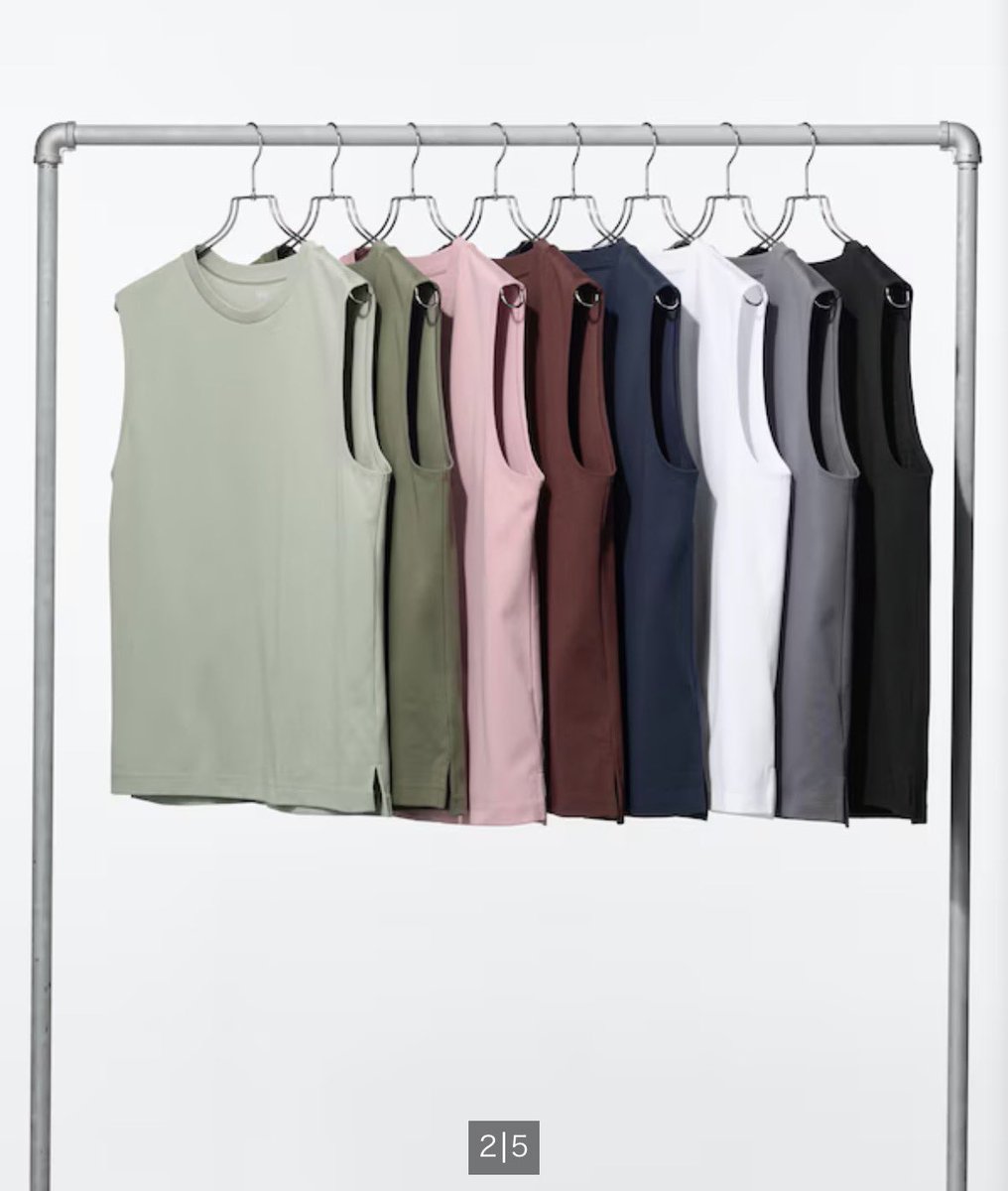 d_sun07's tweet photo. ユニクロの神すぎるトレーニングウェア、エアリズムコットンノースリーブTシャツ。

伸縮性高く、背中開きすぎず、首周りもヨレないで1,500円。
マジでマストバイです、ネットだと4XLまである！ https://t.co/3mYYmasIFv