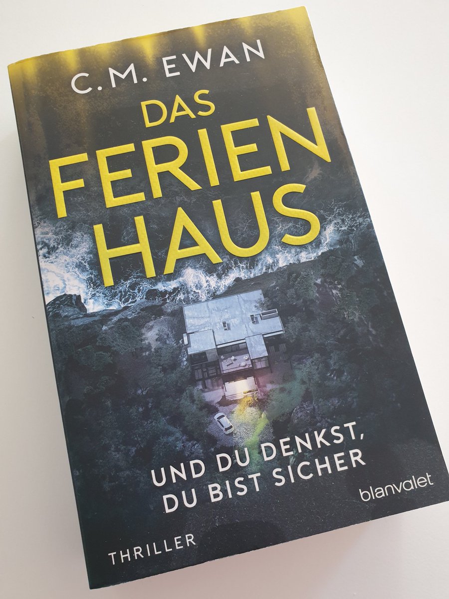 AilsaCraig84's tweet photo. Funken in der Dunkelheit. Sie sind das Letzte, an das Michael sich erinnert. 

"Das Ferienhaus"
C. M. Ewan
#Buchbeginn https://t.co/qIBlXjefBp
