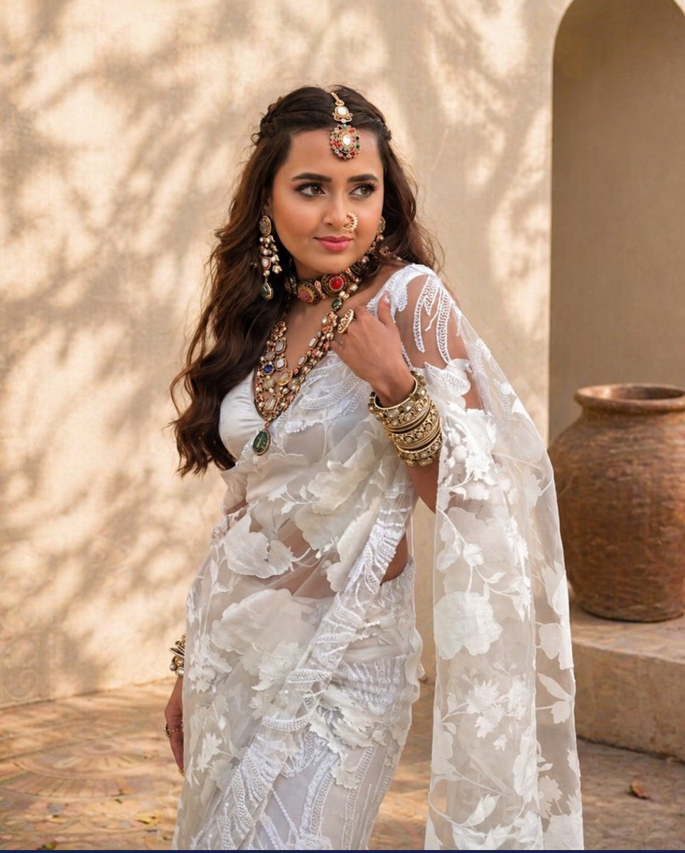 VinayRaghu02's tweet image. Wearing white saree with grace and dignity
(Pearl and Pallu- a Perfect Combination )💥❤
@itsmetejasswi #TejasswiPrakash #TejaTroops
