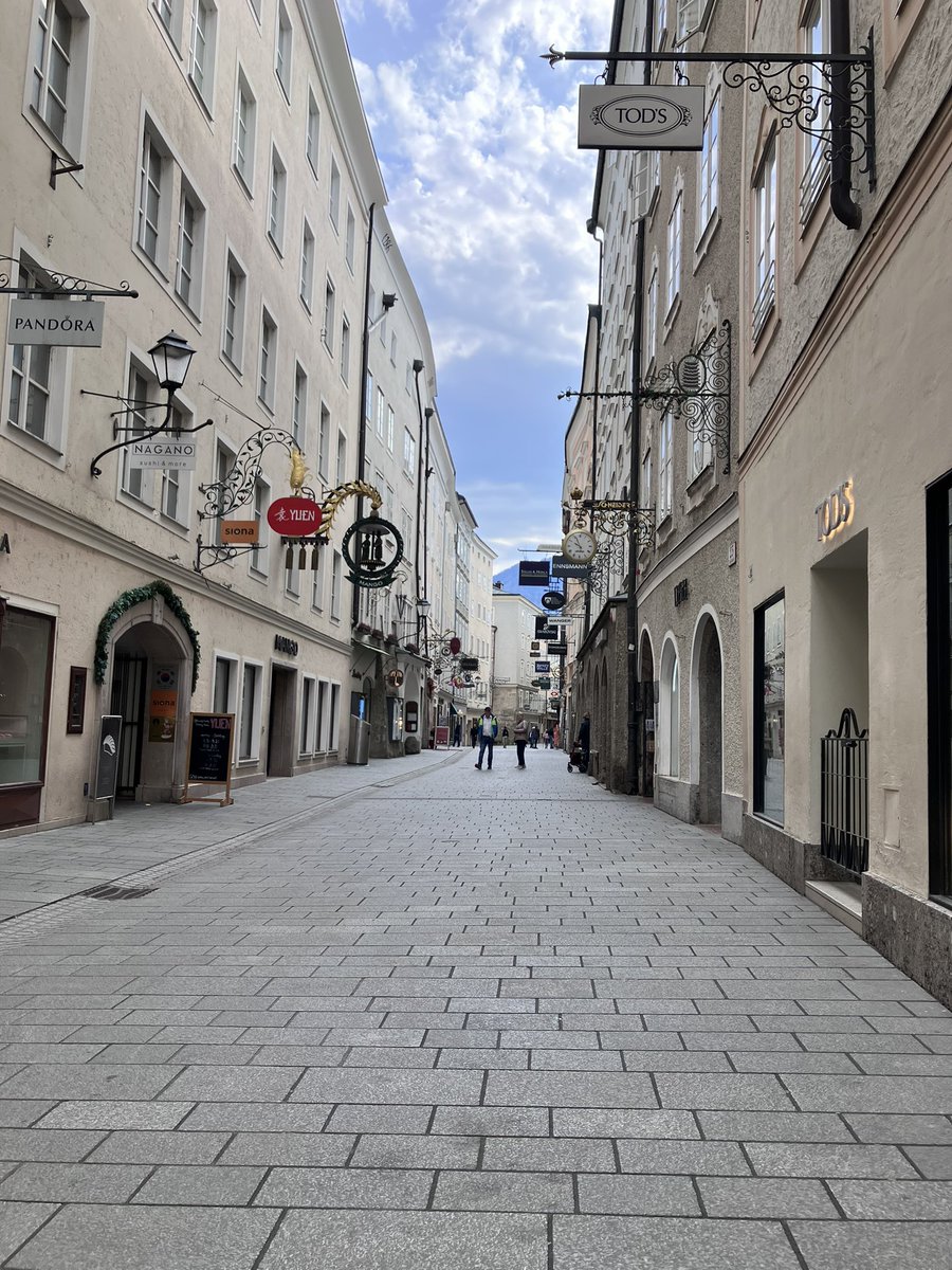 kaffee_jause's tweet image. 平日の午前中、人いないゲトライデガッセ

2026.4.19
#austria #Salzburg #ザルツブルク