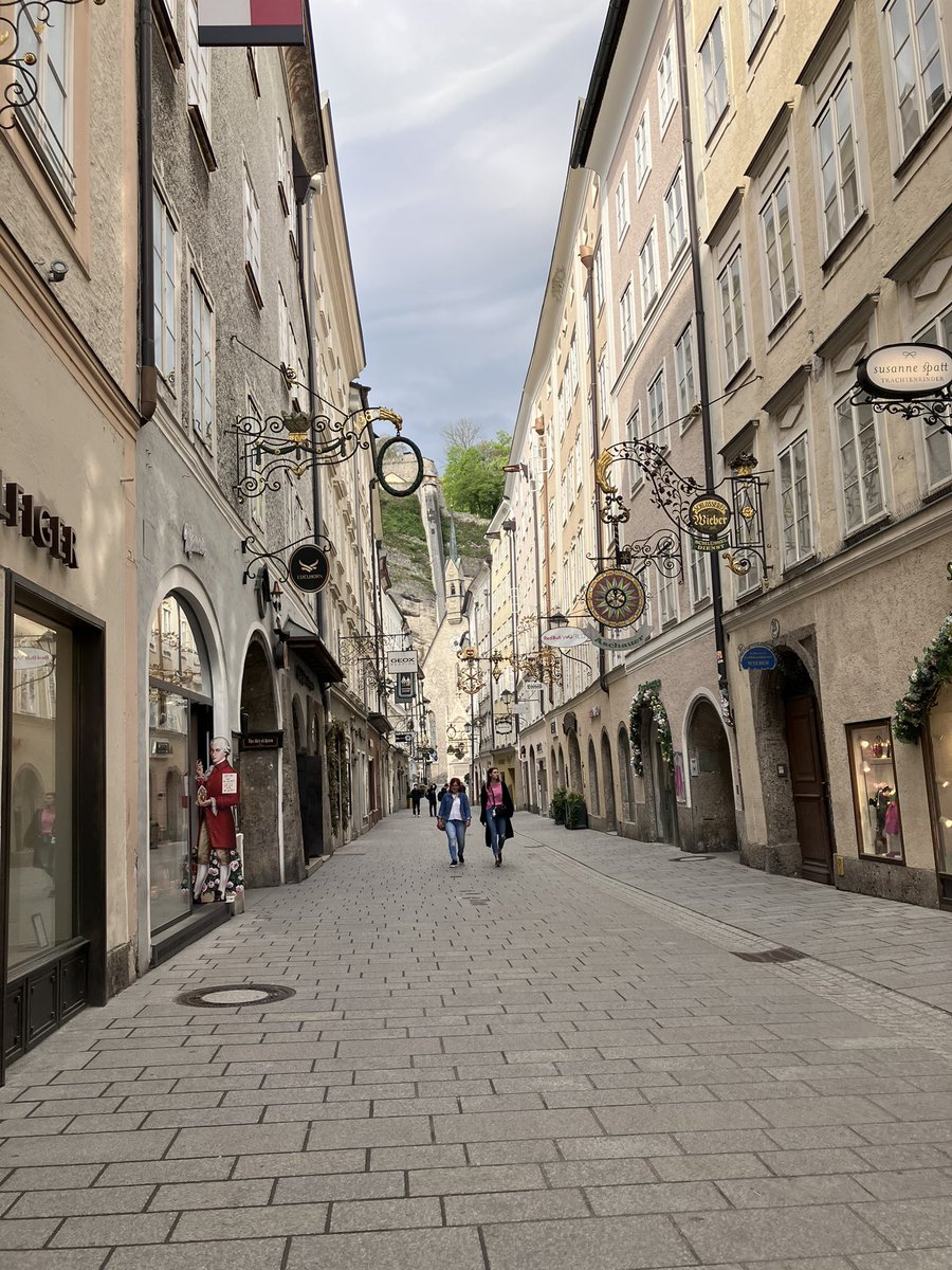 kaffee_jause's tweet image. 平日の午前中、人いないゲトライデガッセ

2026.4.19
#austria #Salzburg #ザルツブルク