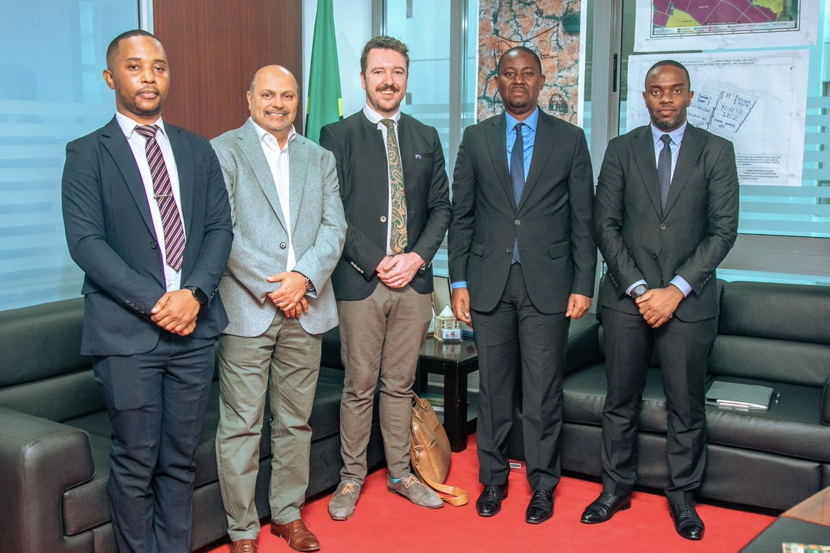 NZinSouthAfrica's tweet photo. Deputy High Commissioner Nick Meehan met with @InvestTanzania Director General Gilead Teri in Dar es Salaam yesterday. Great to discuss opportunities that Tanzania offers New Zealand businesses, and potential in 🇹🇿’s agriculture sector for 🇳🇿 innovation! @mfa_tanzania @MFATNZ https://t.co/PhZV4bcybc