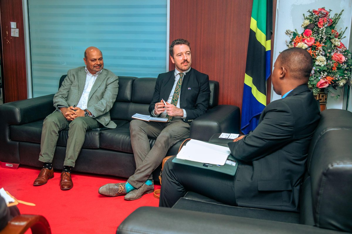 NZinSouthAfrica's tweet photo. Deputy High Commissioner Nick Meehan met with @InvestTanzania Director General Gilead Teri in Dar es Salaam yesterday. Great to discuss opportunities that Tanzania offers New Zealand businesses, and potential in 🇹🇿’s agriculture sector for 🇳🇿 innovation! @mfa_tanzania @MFATNZ https://t.co/PhZV4bcybc
