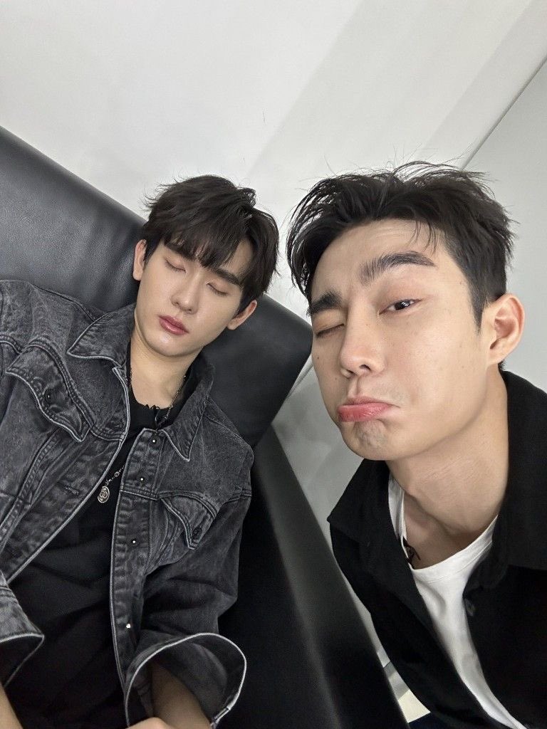 𑣲khunní tweet media