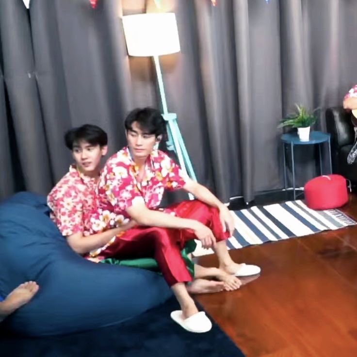 𑣲khunní tweet media