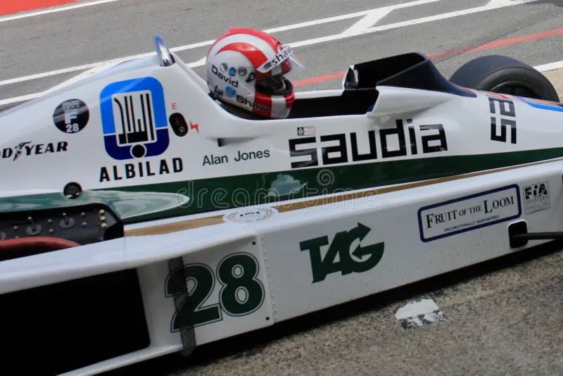 Tracklimits__'s tweet image. 🇬🇧 #Williams

A @WilliamsF1 estreiou em 1978, sob o comando de Sir Frank Williams.

Correndo com apenas um carro, a estreia em casa foi no Brands Hatch, que recebia o GP Britânico, e o resultado foi um DNF de Alan Jones.

A equipe terminou em P9 no Mundial de Construtores do ano.