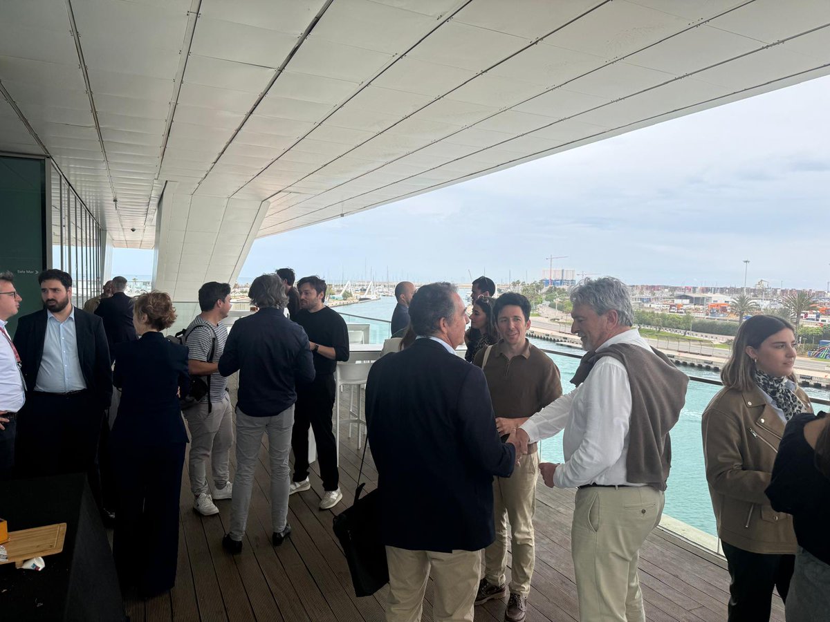 ceeivalencia's tweet photo. Hoy hemos celebrado el Investor Day de #ScaleUpVLC,  ¡y qué gusto ver a las startups disfrutarlo así! 🙌

🔝 Han recibido feedback de inversores de @angels_capital, @BIGBANInversion, Boardy Ventures, DeepTech Builder, First Drop VC, @lanzaderaes, @PlugandPlayES y @Startupxplore. https://t.co/Nkv6dXV4ql