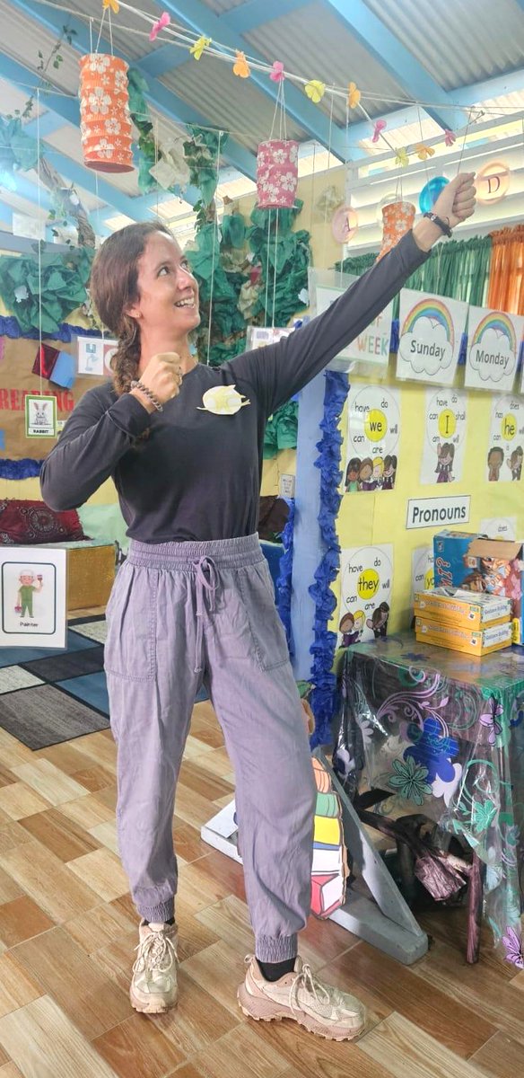 peacecorpguyana's tweet image. Can you identify these characters? 
#PeaceCorps Volunteer Emily and Miss Brenda got into character to help bring books to life as they inspire the young readers in their class. 📚📖
Side by side collaboration to improve students' literacy and reading skills. 💪 #MakingLearningFun