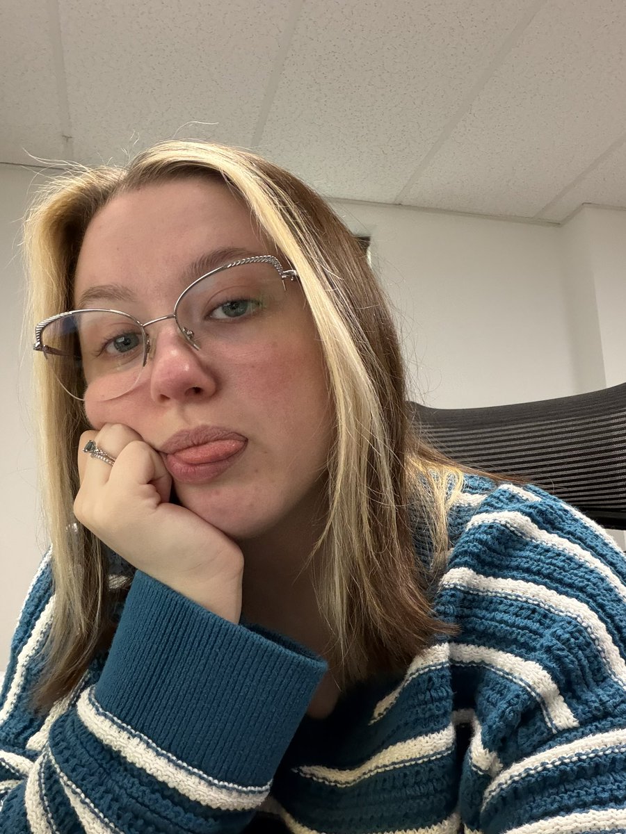 beebs 💋 tweet media