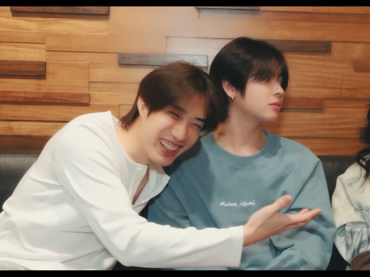 โลกเอียงกี่องศา (10 คะแนน)

#KJRTheGoldenTimeBTSPart1
#TleFirstone #เติ้ลเฟิร์สวัน