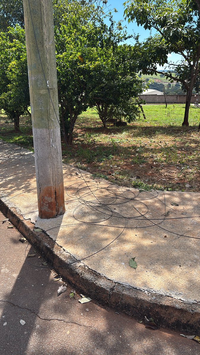 tsmenezes's tweet photo. Alowww @GrupoAlgar ajuda nós!
Desde de ontem. Fibra rompida.
Número do produto aí.
End: Deputado Leopoldo Dias Maciel, esquina com Romeu da Silva.

RT: Quem puder ajudar. https://t.co/uyWdnpXKiE