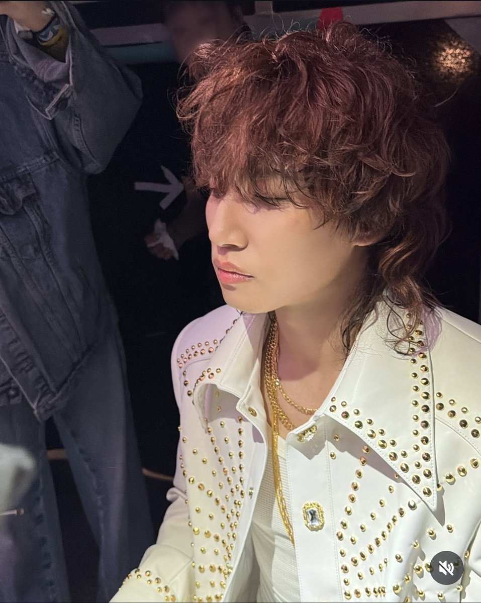 maysunbae's tweet photo. What? WHAT???? IS????? THIS??? GORGEOUSNESS?????? DAE!!!!!!!!!!!! 
💀 https://t.co/PkU1bHsr73