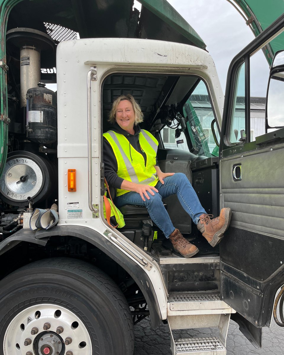 WM_SoCal's tweet image. Jenna had the opportunity to go on a ride-along with Organics driver Dennis, and what a great day it was in beautiful downtown Oceanside!

Thank you, Dennis, for all that you do—and for making it such an awesome day! 👏💚#WMSoCal #ThankYouDrivers #CustomerService