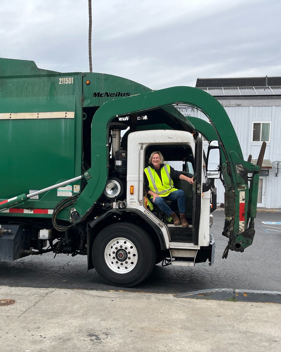 WM_SoCal's tweet image. Jenna had the opportunity to go on a ride-along with Organics driver Dennis, and what a great day it was in beautiful downtown Oceanside!

Thank you, Dennis, for all that you do—and for making it such an awesome day! 👏💚#WMSoCal #ThankYouDrivers #CustomerService