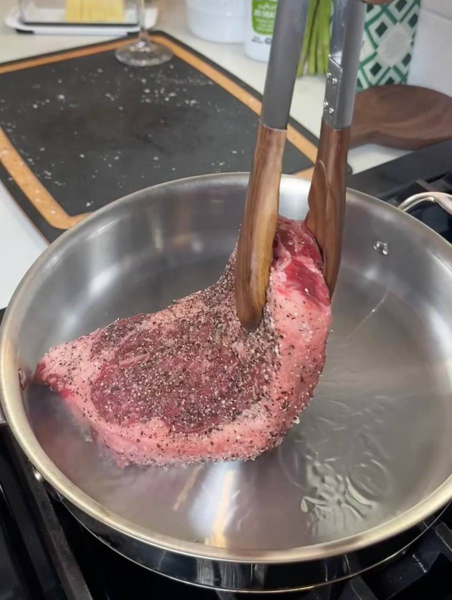 Mutat23's tweet photo. Cooking is the gentlest form of creation. https://t.co/eriTp1Tfua