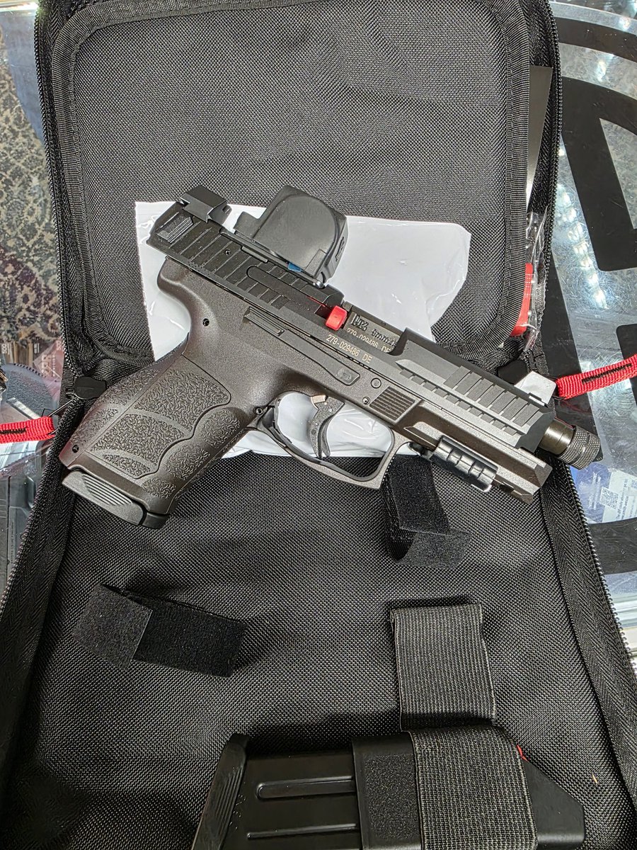 BeardedInnllc's tweet image. @hecklerandkoch @vp9a1 #tactical 15rd mags @vortexoptics and threaded barrel #9mm #pistol
