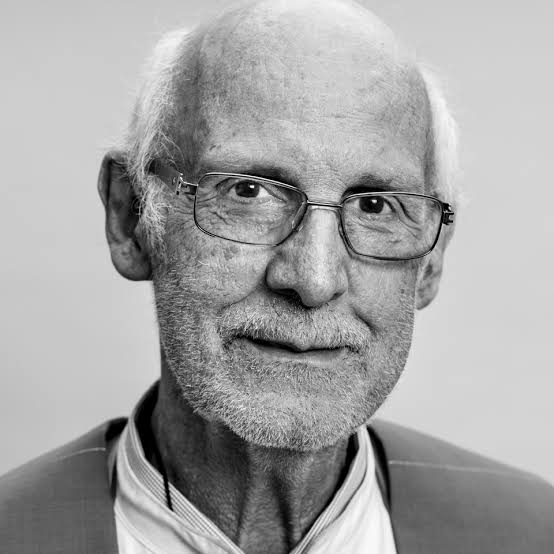 "A gente tem que aprender a conviver com a diversidade e a pluralidade, sem querer destruir ninguém."

Pe. Júlio Lancellotti